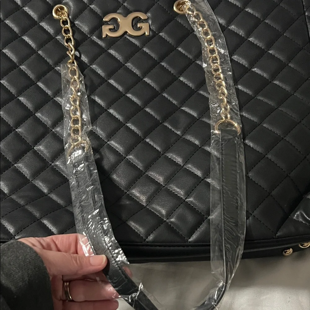 GG Collection Black Quilted Travel Bag - Picture 10 of 10